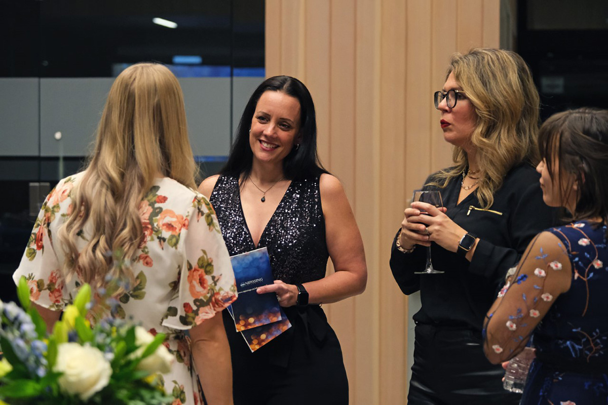 Alumni Awards 2022 socializing