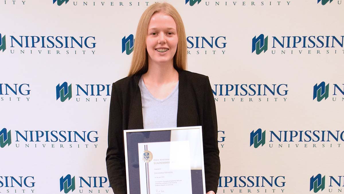 Julianna Vieveen with award