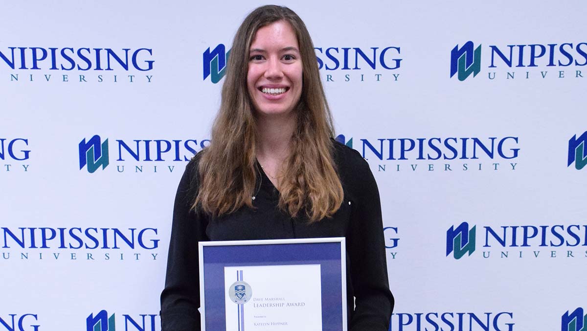 Katelyn Heppner with award