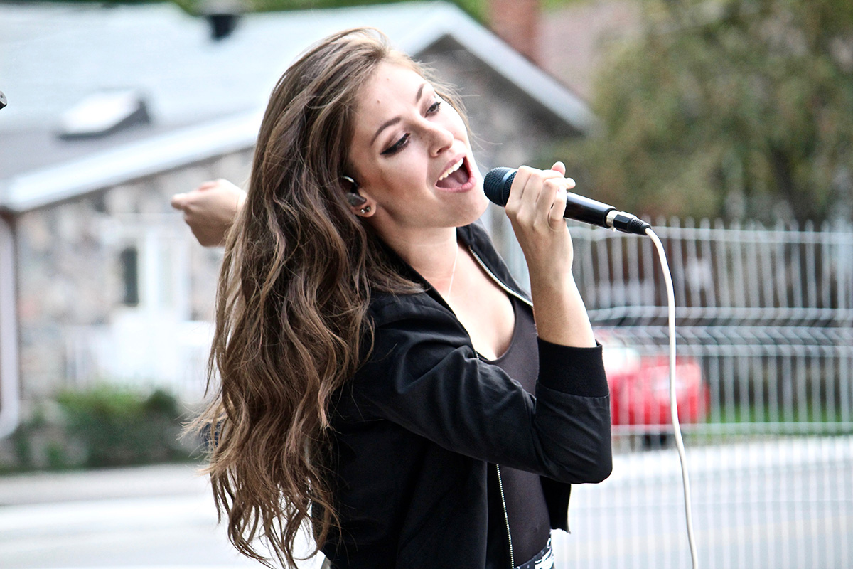 homecoming singer