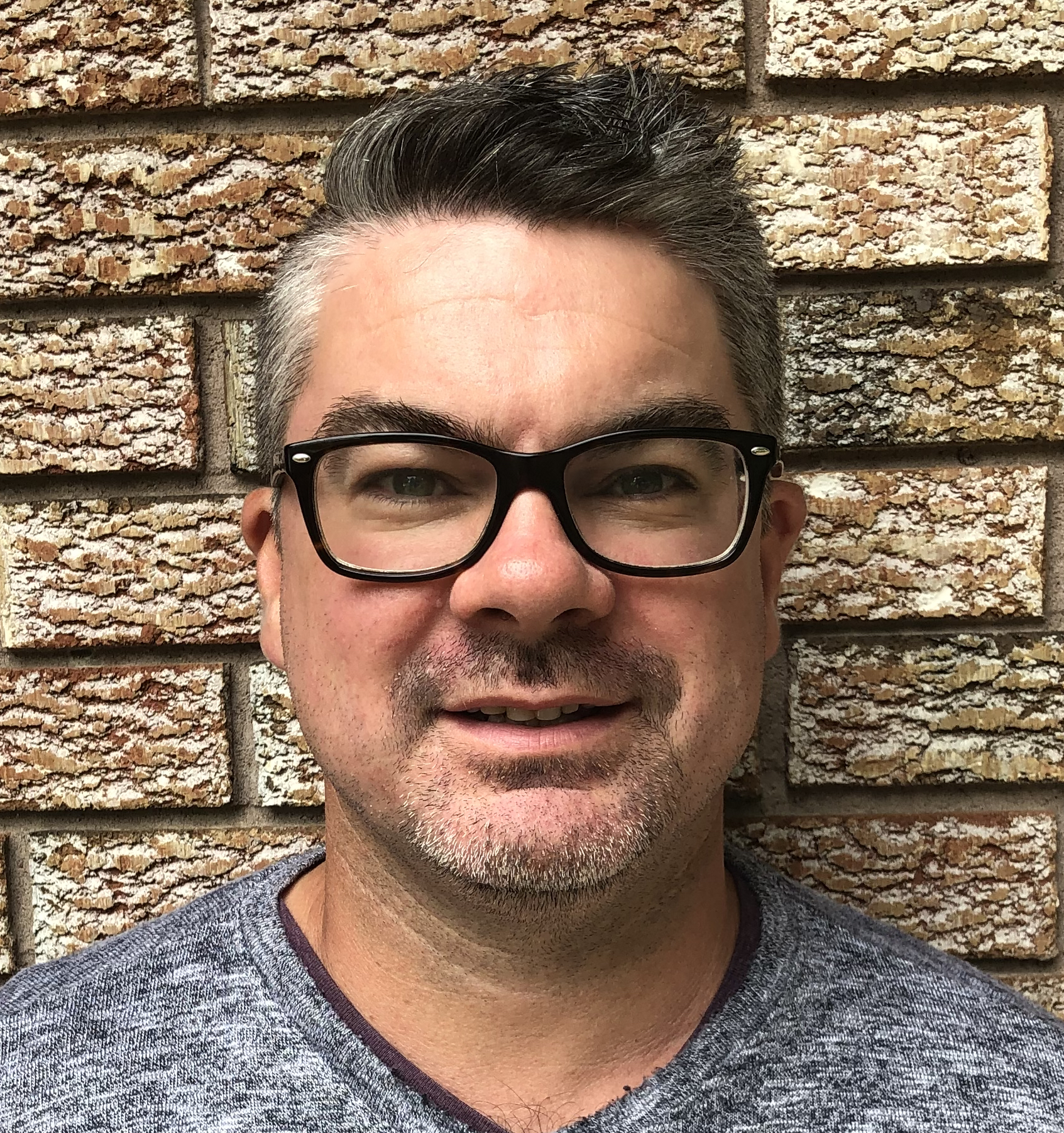 Dr. Justin Carré