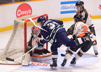 Men's Hockey Action vs UQTR