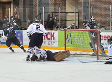 Men's Hockey at Memorial Gardens