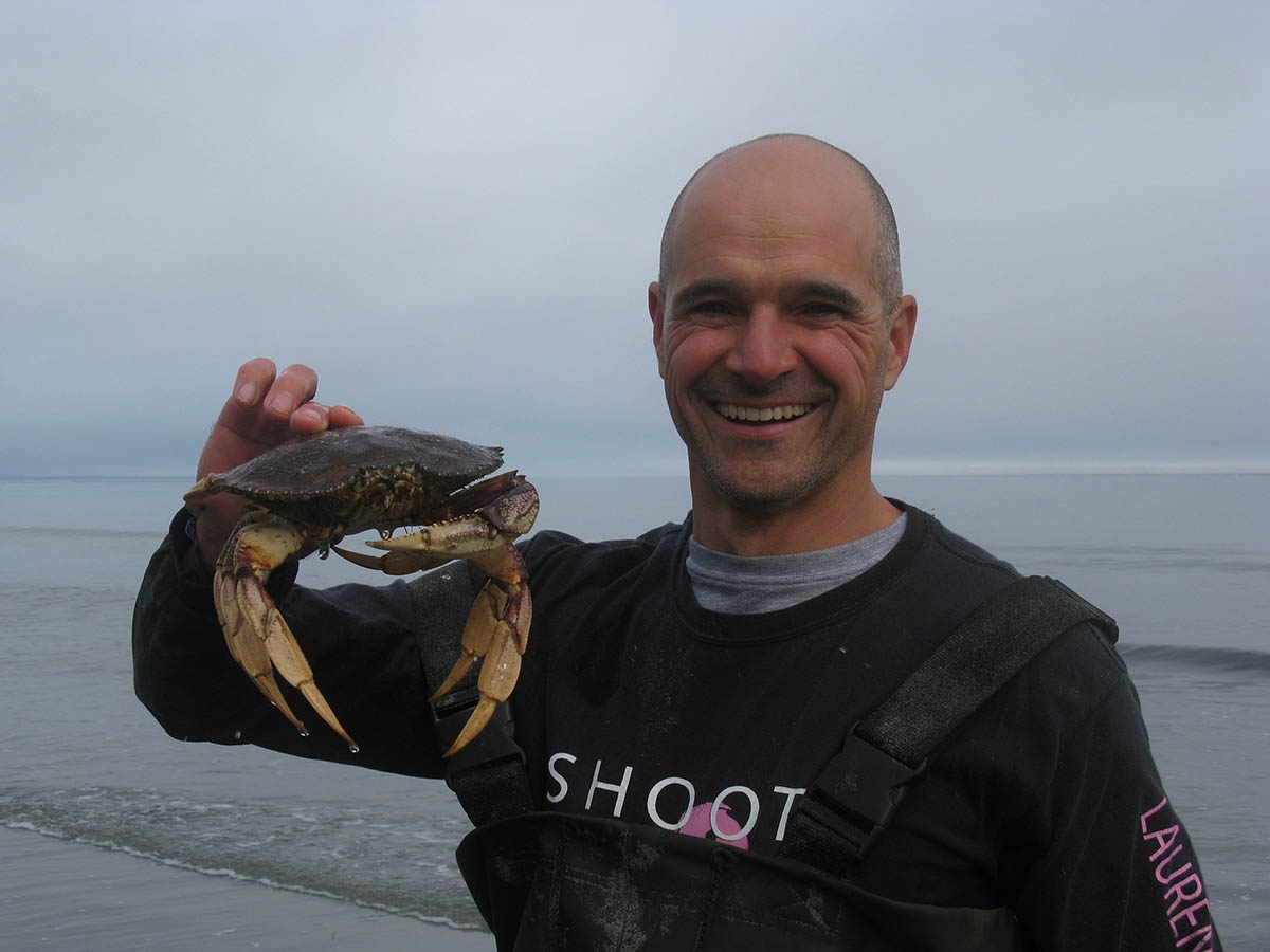 Dr. Mark Kuhlberg catches crabs