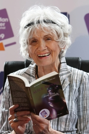 Photo of Canadian author and Nobel Laureate Alice Munro