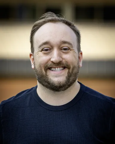 Evan Gomes Headshot