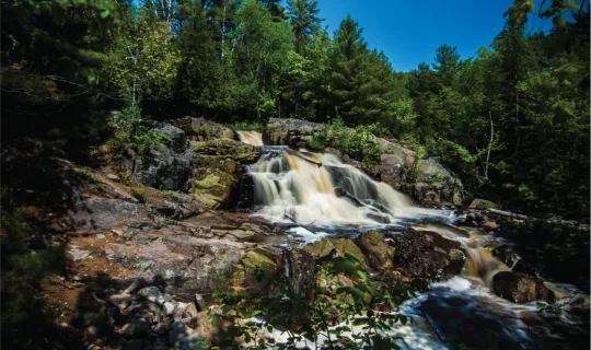 an image of the front of the waterfall in duchesnay fall